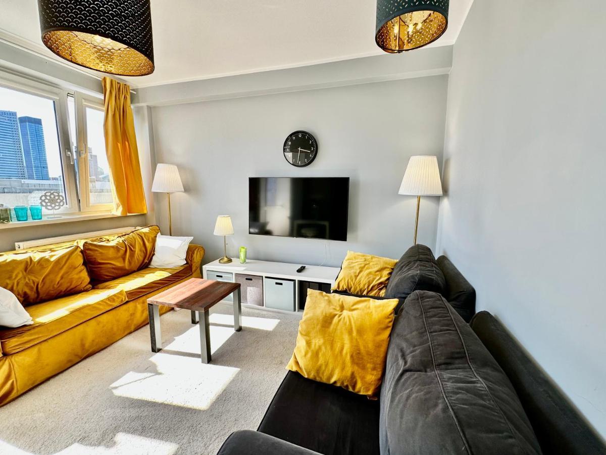Appartamento GOLD 2 King Size Bed, metro x2 free WiFi, 50'TV Netflix, HBO, AppleTV+ Varsavia Esterno foto