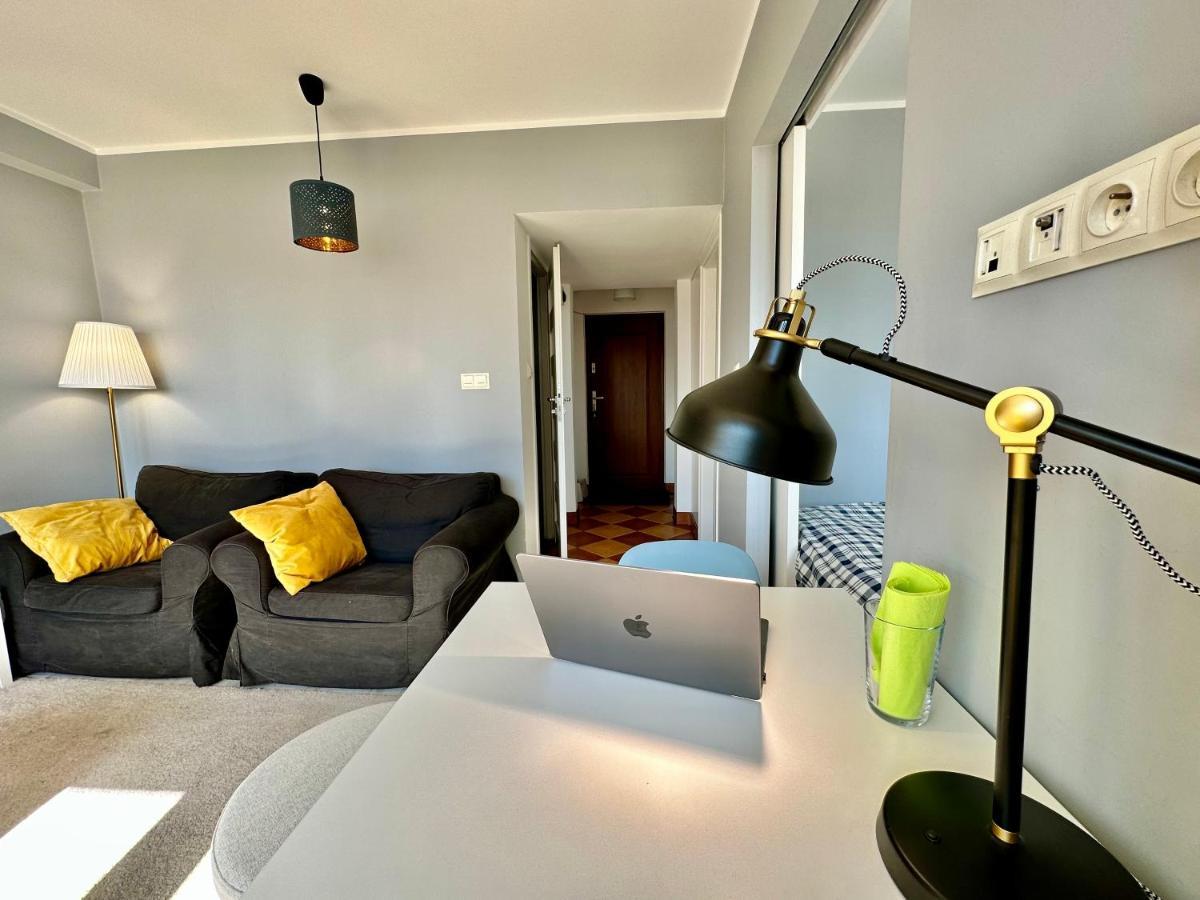 Appartamento GOLD 2 King Size Bed, metro x2 free WiFi, 50'TV Netflix, HBO, AppleTV+ Varsavia Esterno foto
