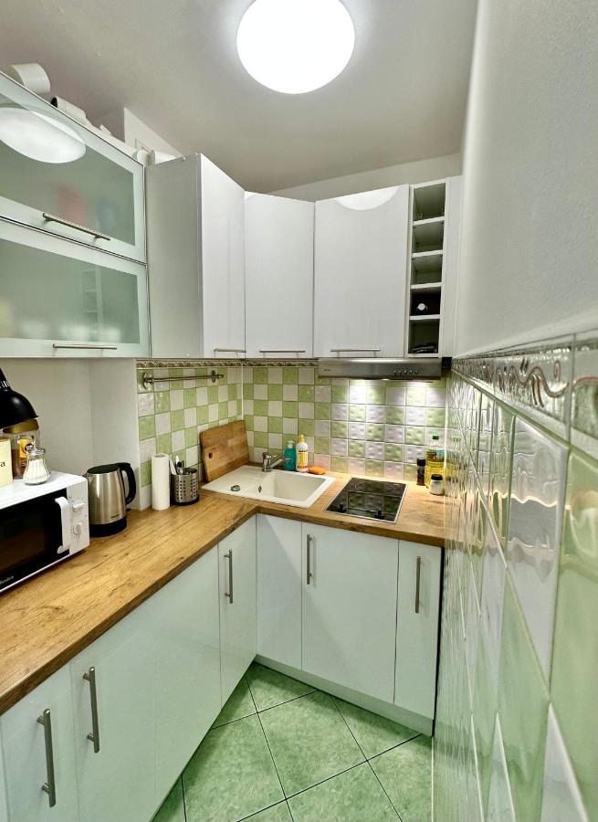 Appartamento GOLD 2 King Size Bed, metro x2 free WiFi, 50'TV Netflix, HBO, AppleTV+ Varsavia Esterno foto
